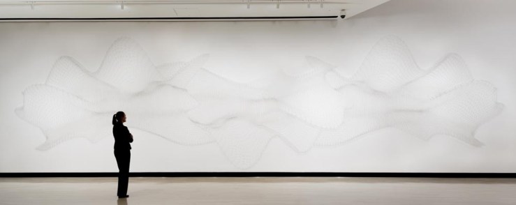 Alyson Shotz, White Wave, 2013. Edythe and Eli Broad Museum, East Lansing, MI. Robert Hensleigh.