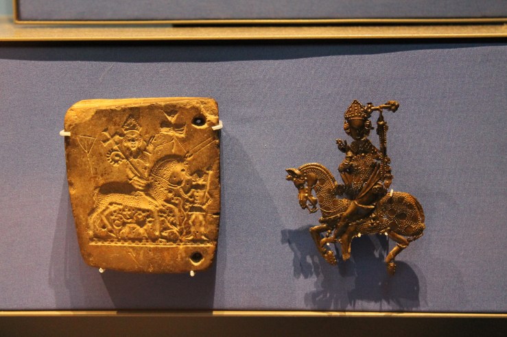 Pilgrim badge with Thomas Becket returning from exile. Installation view with mold at the British Museum.